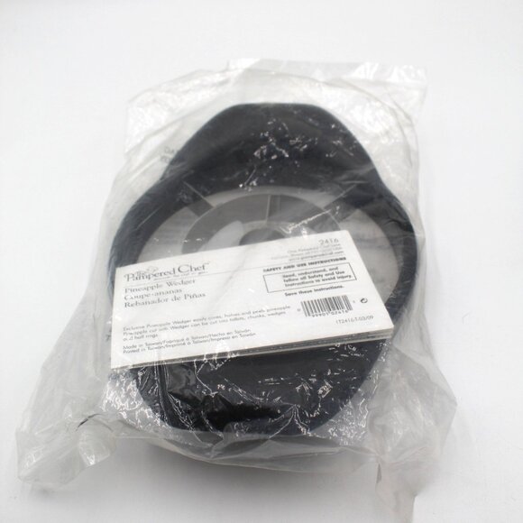 Pampered Chef Pineapple Wedger Corer Slicer With Blade Guard #2416 New Sealed - Picture 1 of 5